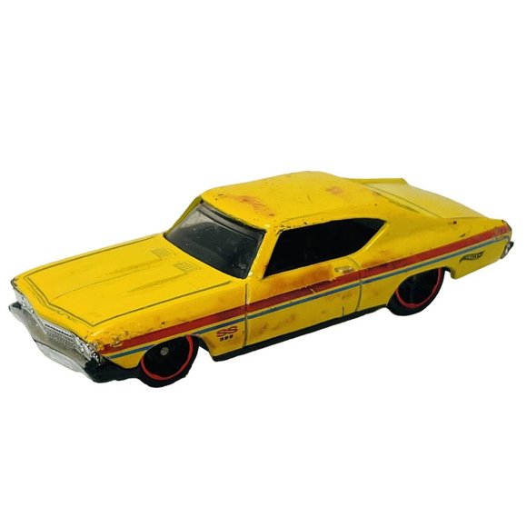 HOT WHEELS MUSCLE 1969 CHEVELLE SS 396 YELLOW Redline On Rims Coupe - Picture 1 of 13